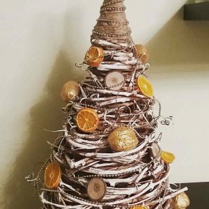 Елочка из веток. Елочка.Витрина. Новогодний декор.