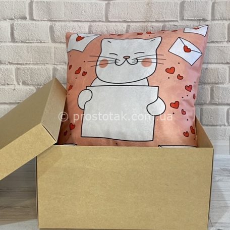 Подушка с принтом сердечки, котиком и место для фото открытка