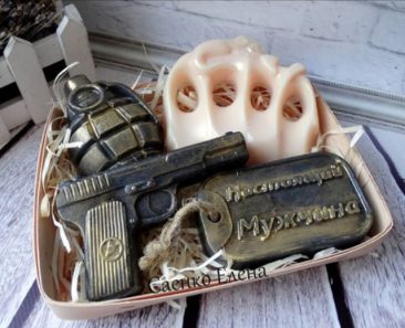 Подарочный набор для мужчины из мыла пистолет, граната, кастет.