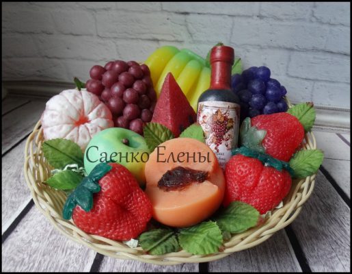 Оригінальний набір для жінки - кошик фруктів із мила