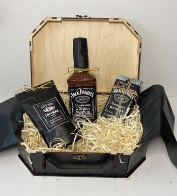 Подарок мужчине с алкоголем в коробке