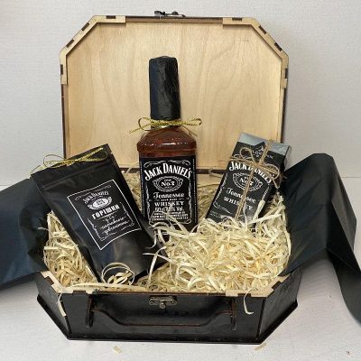 Подарок мужчине с алкоголем в коробке