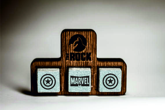 Камені для віскі з гравіюванням MARVEL Comics Captain America<h3><a href="http://prostotak.com.ua/uk/shop/tovari-dlya-cholovichix-podarunkovix-naboriv/kameni-dlya-viski-z-graviyuvannyam/">Замовити</a></h3>