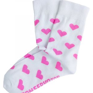 Білі шкарпетки в рожевих сердечках
