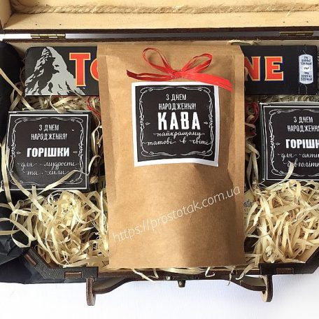Подарочный набор для папы в деревянной коробке чемодан Mazarine<h3><a href="http://prostotak.com.ua/ru/shop/podarunkovi-korobki/dlya-muzhchin/pape/nabor-najkrashhomu-tatovi-v-sviti-s-kofe/">Заказать</a></h3>