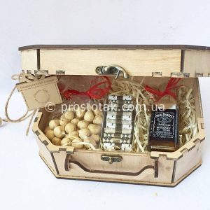 Набір “Справжньому чоловікові” in a wooden box