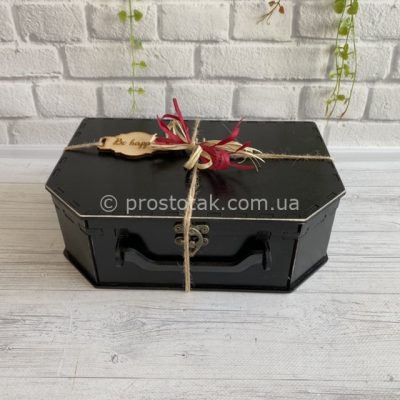 Коробка для подарка из дерева черного цвета
