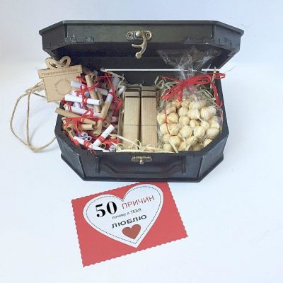 «50 reasons for love», шоколадки с предсказаниями и орешки