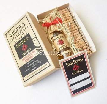 Оригинальный подарок - "Заначка four Roses": бурбон и шоколад "Коханому"