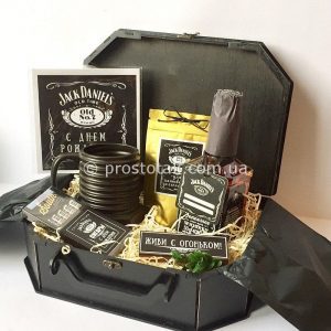 Подарок мужчине с виски Jack Daniels, флягой Jack Daniels и чашкой болтом