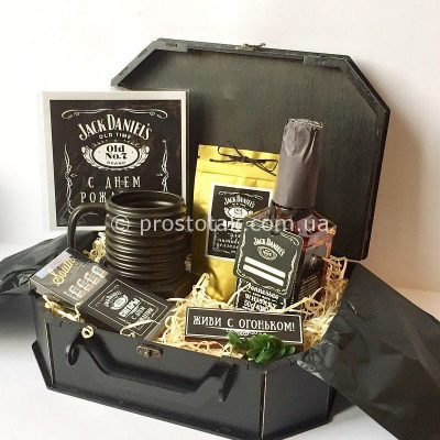 Подарок мужчине с виски Jack Daniels, флягой Jack Daniels и чашкой болтом