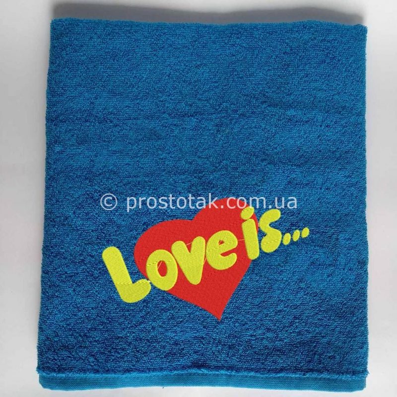 Махровое полотенце синего цвета с вышивкой Love is…