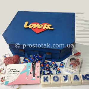 Коробка валіза із дерева для подарунків серії Love is ...