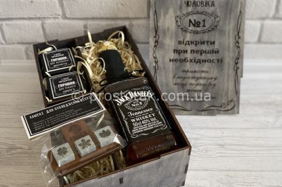 Подарок в деревянной коробке с гравировкой «Заначка»