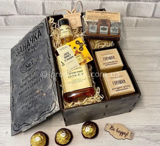 Wooden box "Заначка" с медовыми виски Jack Daniel's
