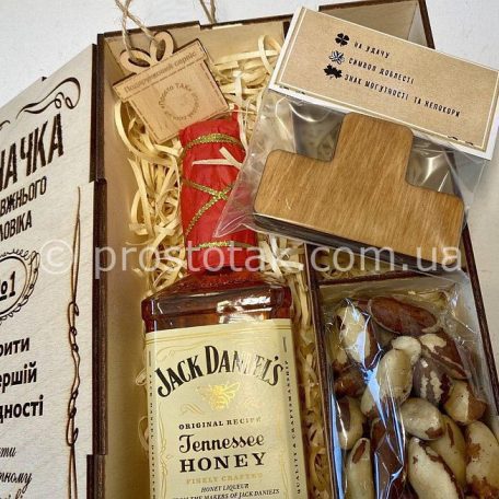 Natural box «Заначка» з медовими віскі Jack Daniel’s<h3><a href="http://prostotak.com.ua/ru/shop/podarunkovi-korobki/dlya-muzhchin/muzhu/natural-box-zanachka-z-medovimi-viski-jack-daniels/">Заказать</a></h3>