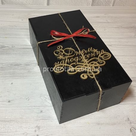 Коробка із дерева чорного кольору