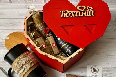 Подарок в коробке сердце для любимой девушки