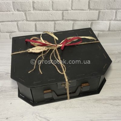 Коробка чемодан черного цвета