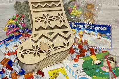 Новорічні подарунки солодощі.