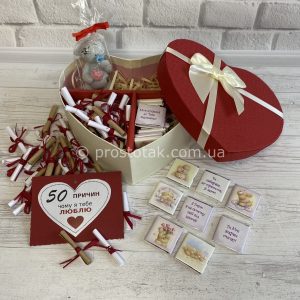 Подарок в коробке сердце"50 причин любви" с шоколадом и мишкой Тедди