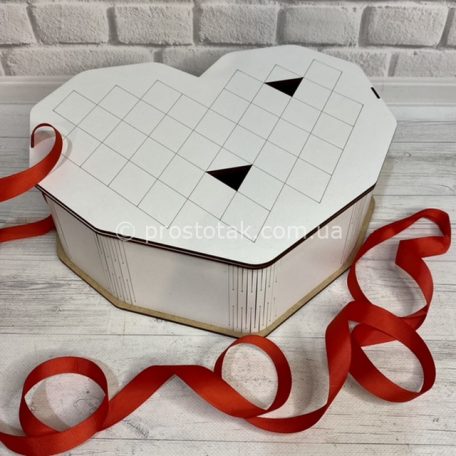 Коробка серце білого кольору для подарунків