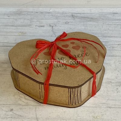 Подарок в коробке сердце «Кохаю тебе тому що…» размером 19,5х18х5см