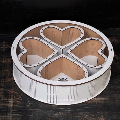 Кругла коробка з 4 серцями та прозорою кришкою