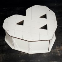 Коробка для подарунків "Серце" білого кольору, 35х30х8 см