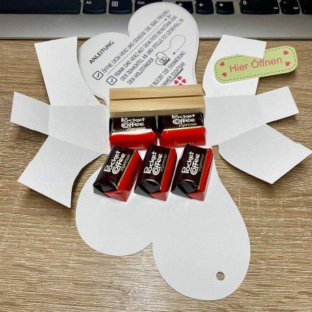 Herzbox mit Fotoständer. Das Geschenk ist personalisiert. Ein Geschenk für Ihre Liebsten 25