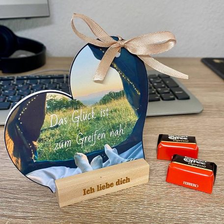 Herzbox mit Fotoständer. Das Geschenk ist personalisiert. Ein Geschenk für Ihre Liebsten