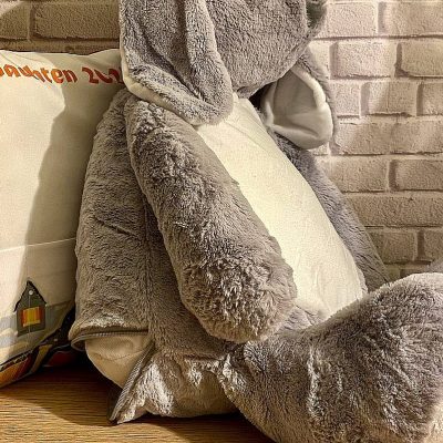 Зайчик великий XL сірий із білими лапками