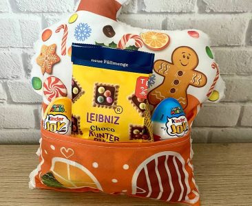 Подушка із кишенькою для ласощів